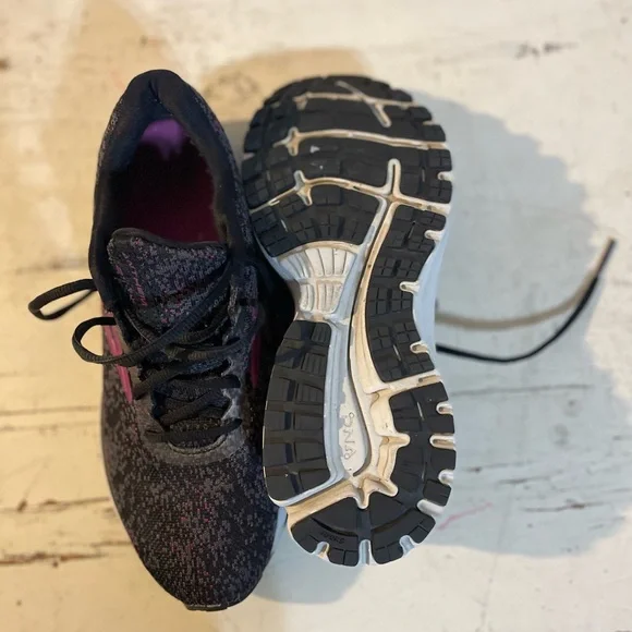 Women’s 9.5 Brooks Anthem Tennis Shoes! - Picture 3 of 3